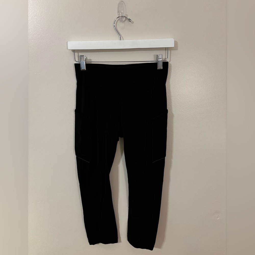 Lululemon Women Size 4 Cropped Legging